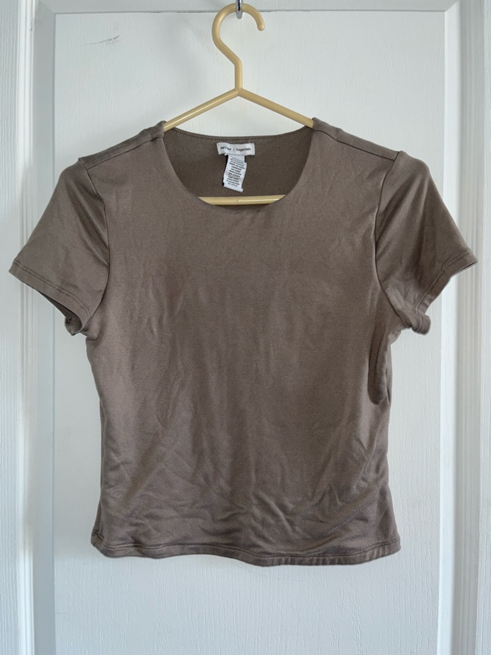 Short Sleeve Crewneck Tee in Taupe Brown